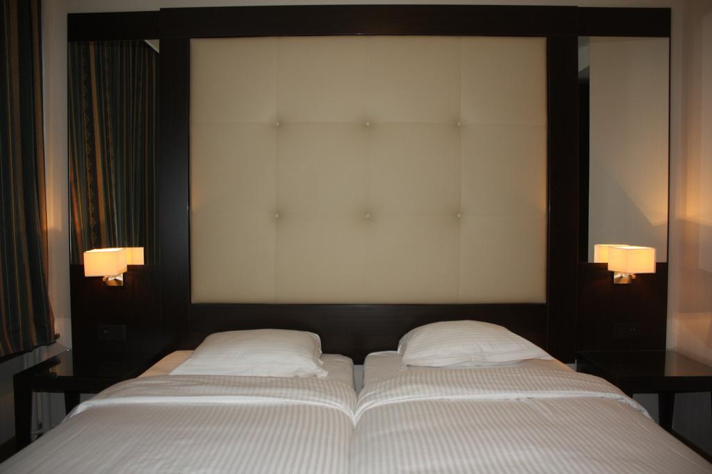 Hotel Plasky Schaerbeek Eksteriør bilde