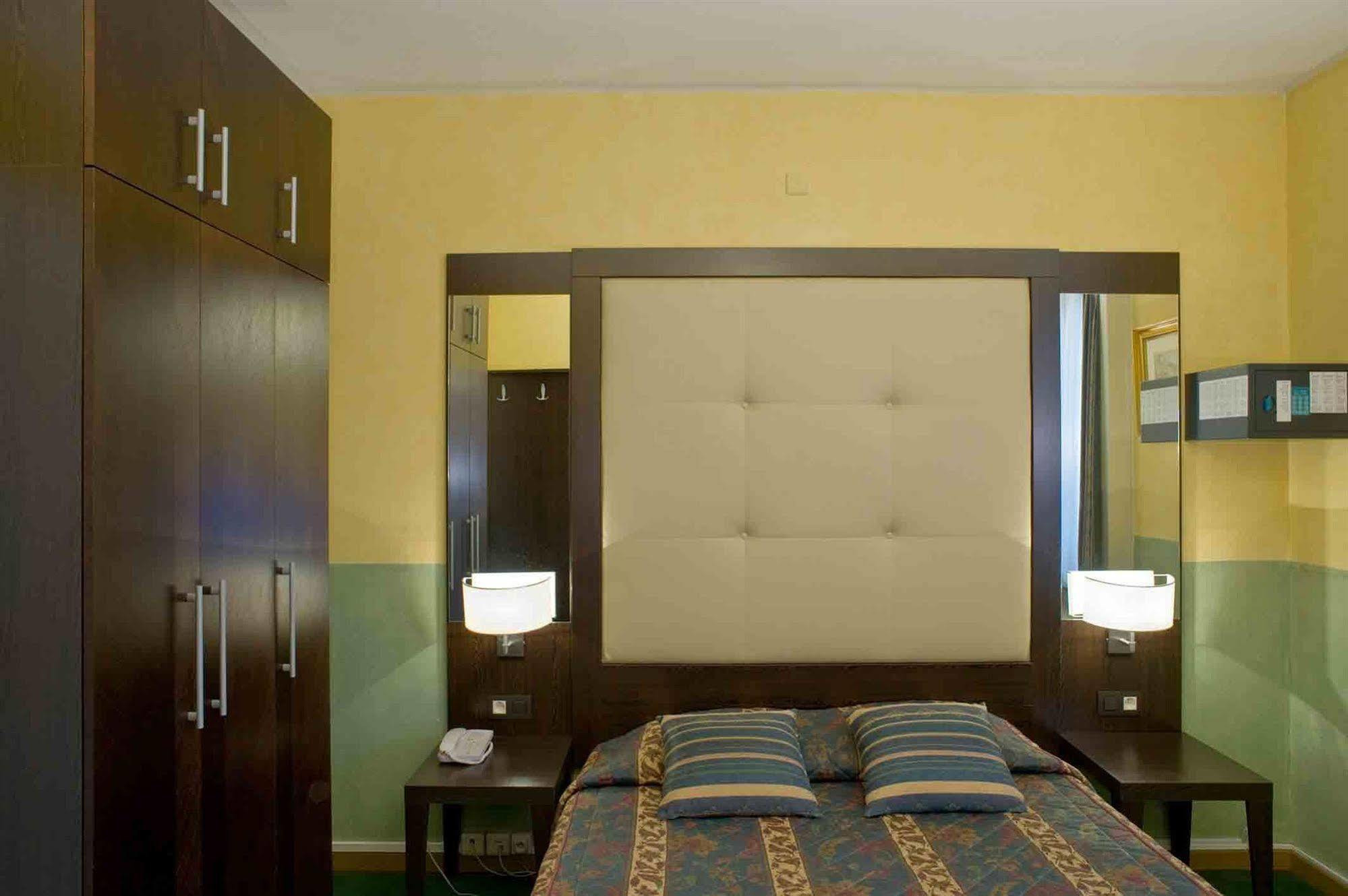 Hotel Plasky Schaerbeek Eksteriør bilde