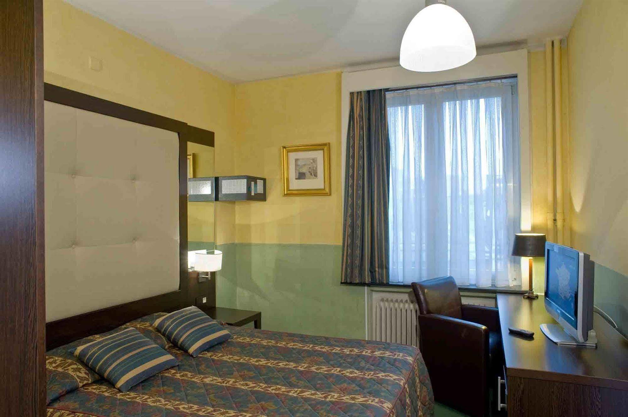 Hotel Plasky Schaerbeek Eksteriør bilde