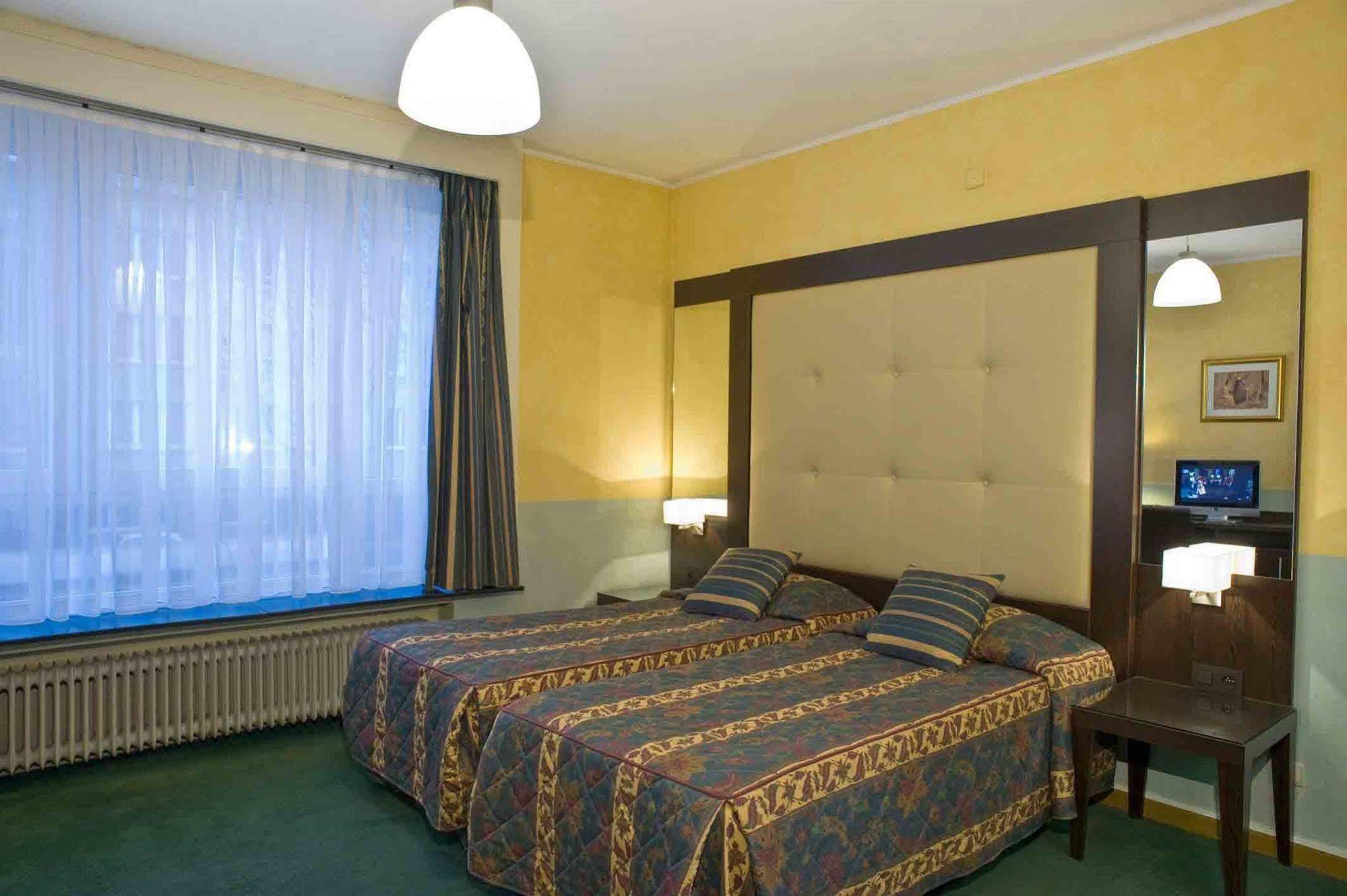Hotel Plasky Schaerbeek Eksteriør bilde