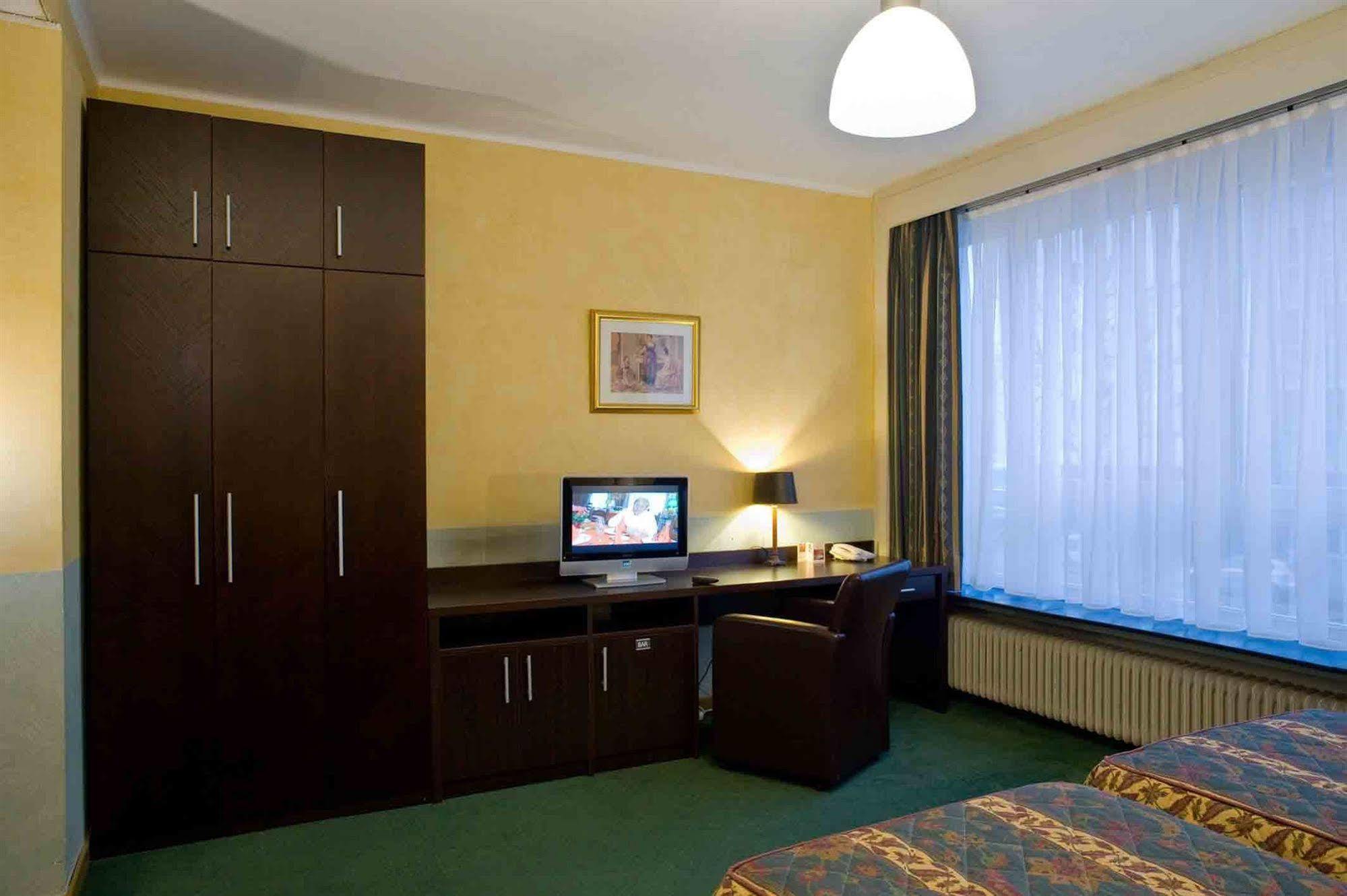 Hotel Plasky Schaerbeek Eksteriør bilde